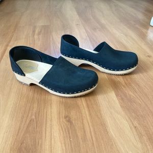 Sandgrens Brett Black Nubuck Low Wooden Clogs 40